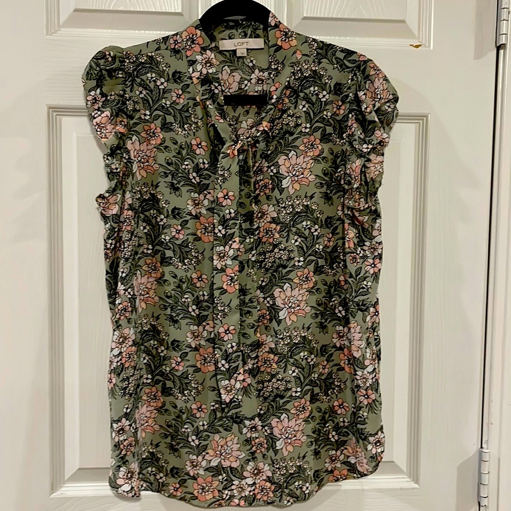 Soft floral Loft top with ruffle sleeve and tie front, Large